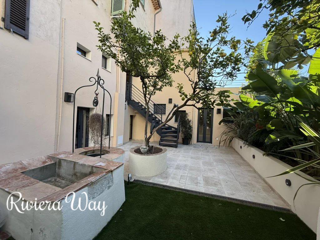5 room apartment in Antibes, photo #1, listing #104262942