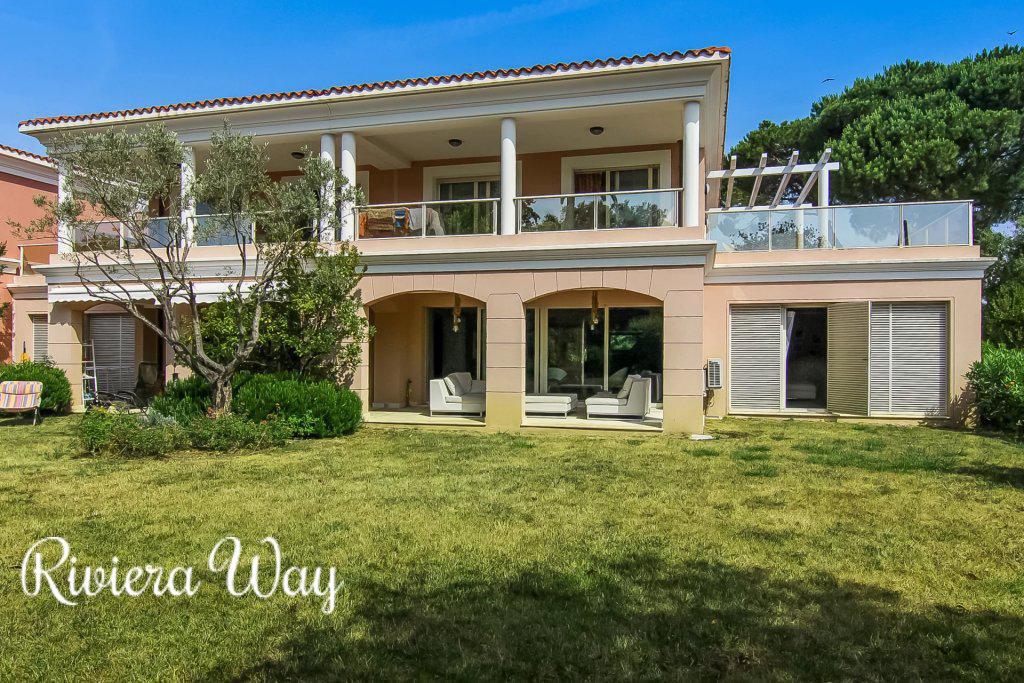 8 room villa in Antibes, 240 m², photo #1, listing #103197570