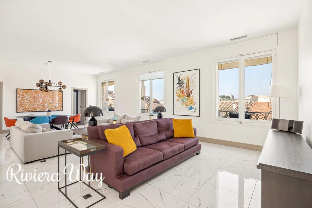 4 room apartment in Cannes, photo #4, listing #106081920
