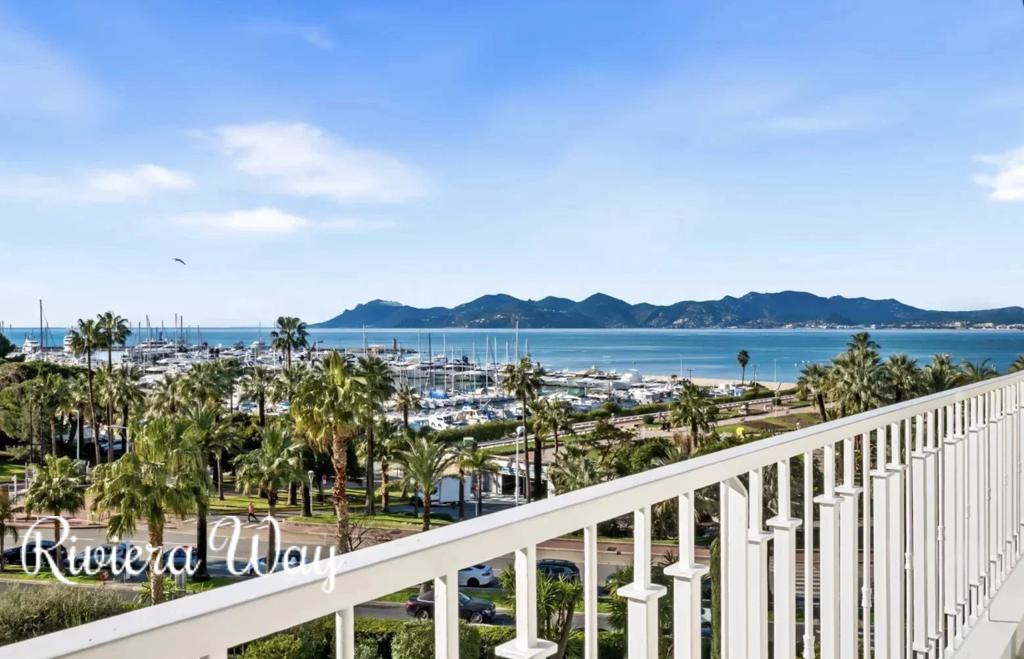 3 room apartment in Cannes, photo #1, listing #106401792