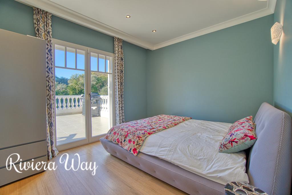 5 room villa in Antibes, photo #2, listing #85943760