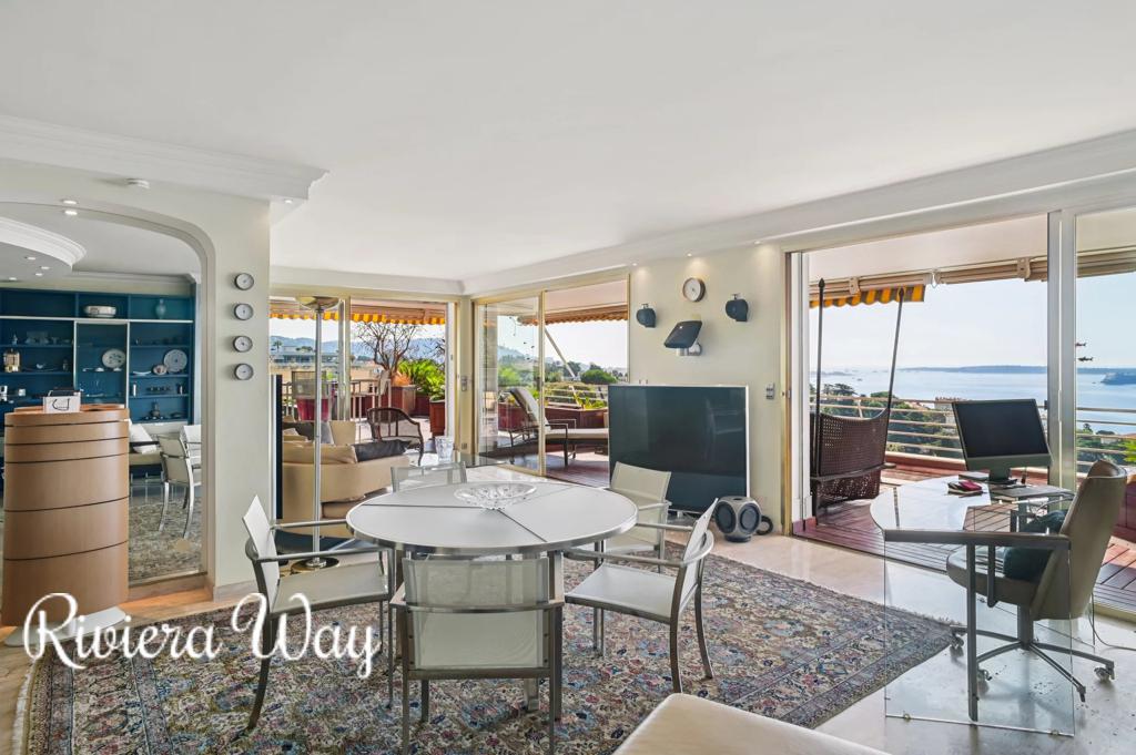 4 room apartment in Cannes, photo #8, listing #106365504