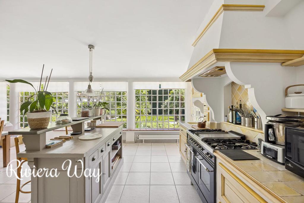 5 room villa in Antibes, photo #5, listing #106488732