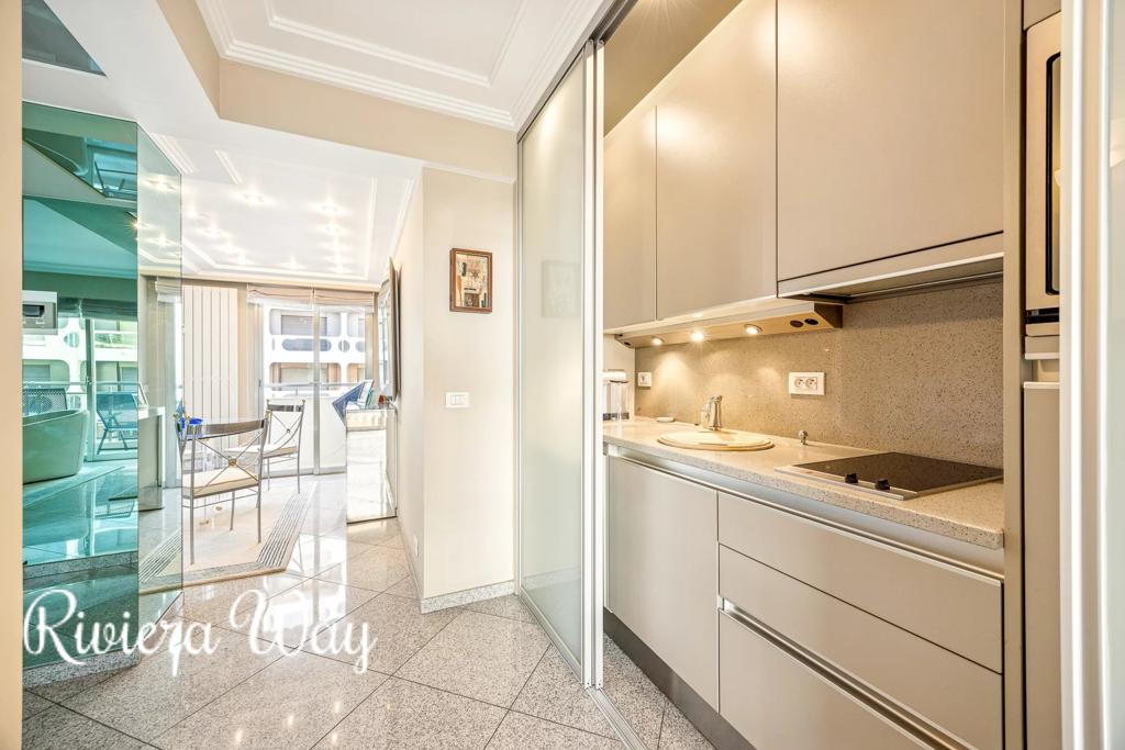 2 room apartment in Cannes, photo #8, listing #105621894