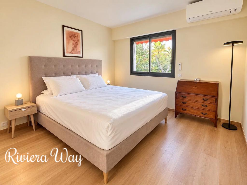 2 room apartment in Antibes, photo #8, listing #107135784