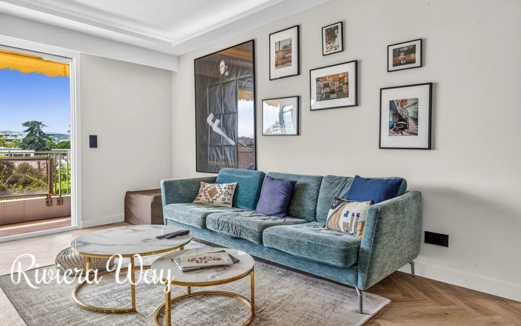 2 room apartment in Cannes, photo #10, listing #106452528