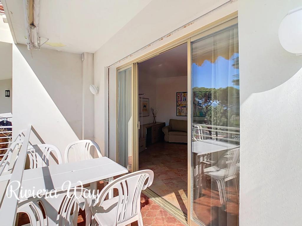 1 room apartment in Boulevard de la Croisette, photo #2, listing #105863562