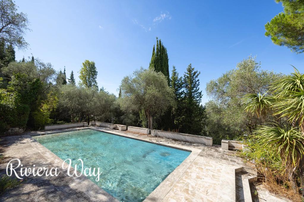 9 room villa in Grasse, photo #4, listing #104342280
