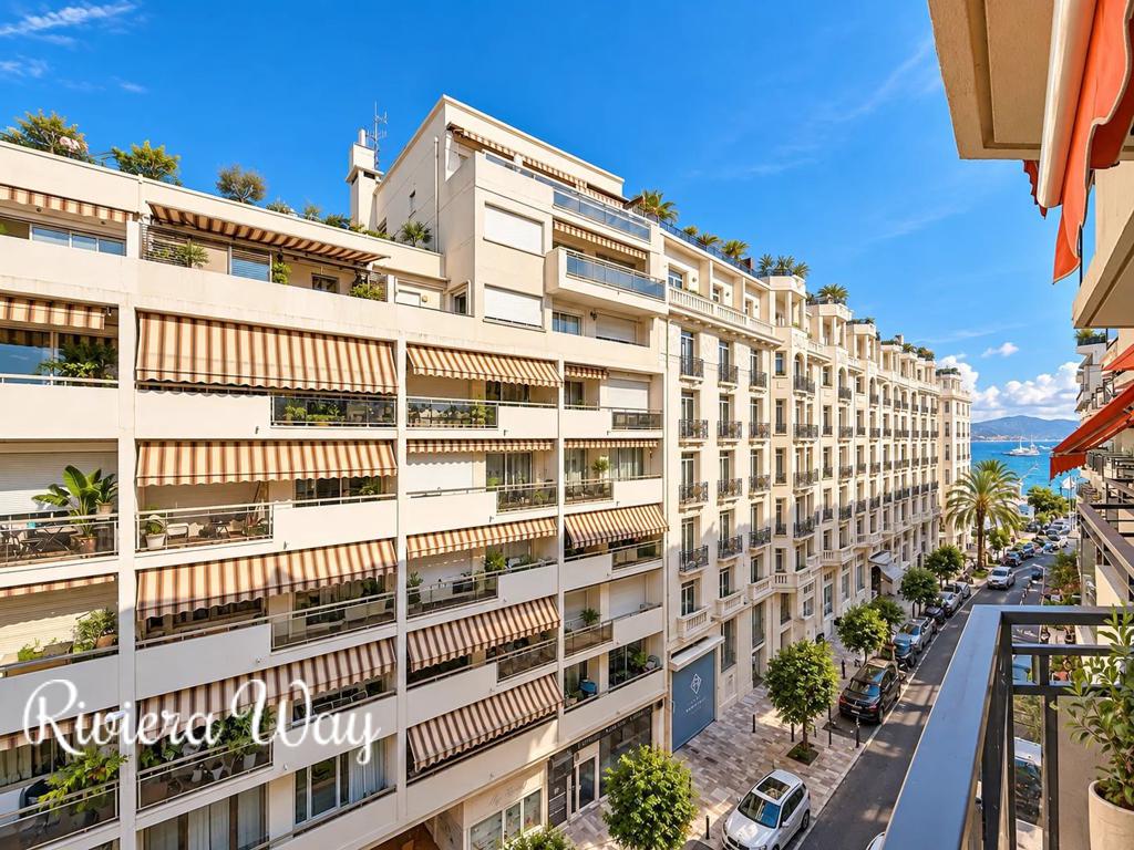 2 room apartment in Cannes, photo #1, listing #106464372