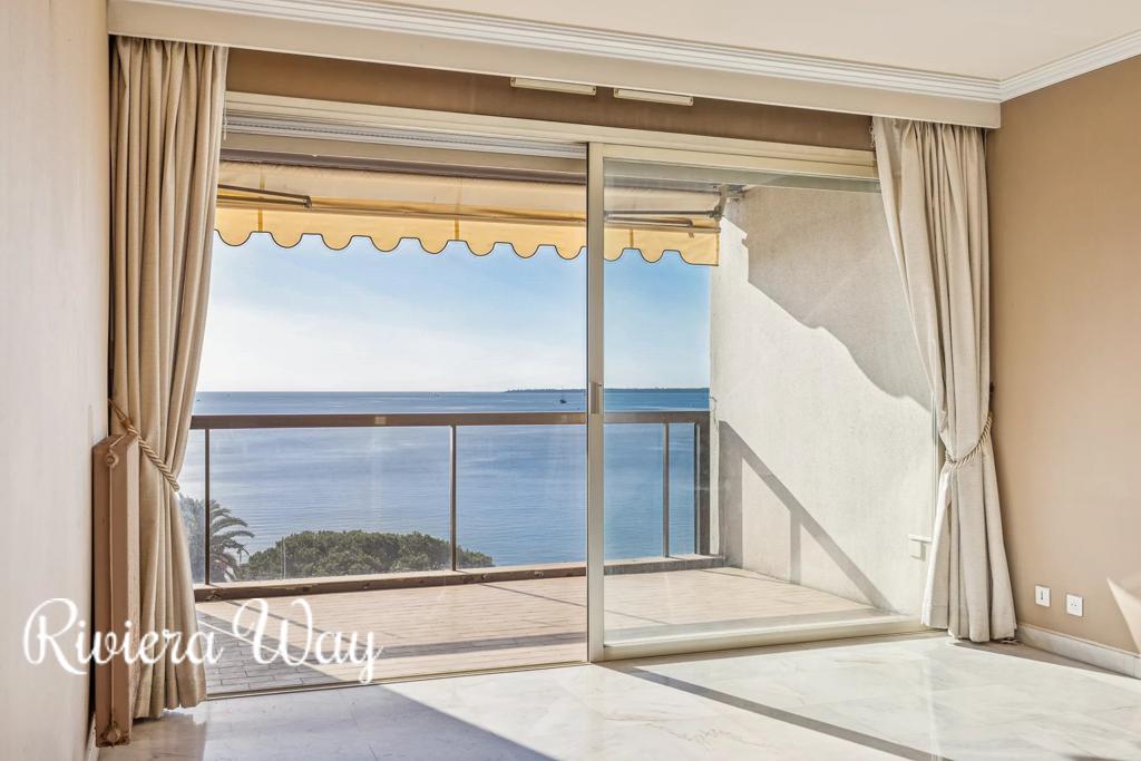 2 room apartment in Antibes, photo #6, listing #105421764