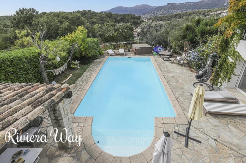 5 room villa in La Gaude, photo #4, listing #104471472