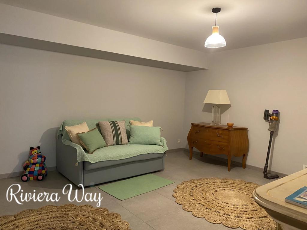 4 room apartment in Saint-Tropez, photo #3, listing #103211052