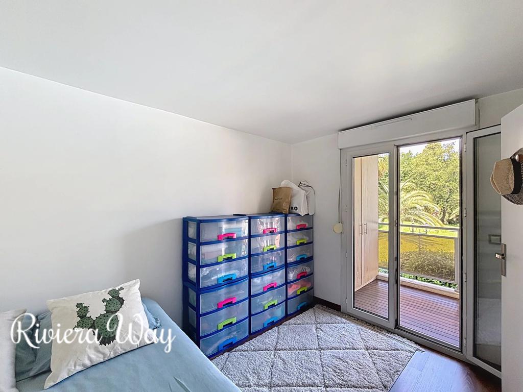 3 room apartment in Antibes, photo #3, listing #102997944