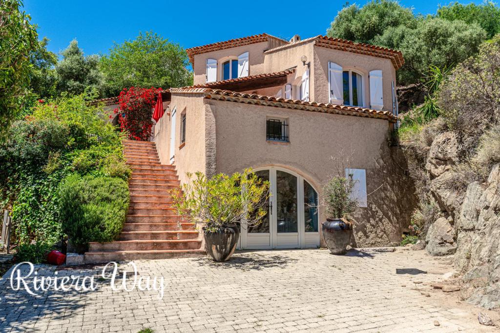 5 room villa in Bormes-les-Mimosas, photo #4, listing #106444044