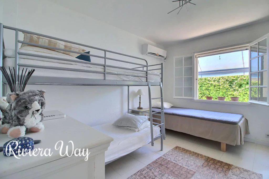 4 room villa in Antibes, photo #3, listing #98434392