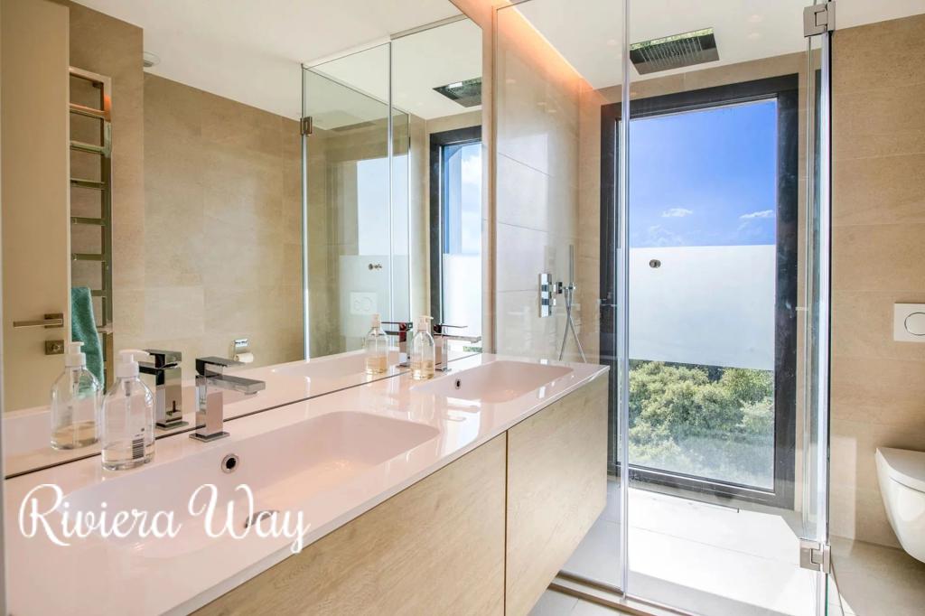 4 room apartment in Antibes, photo #9, listing #105511182