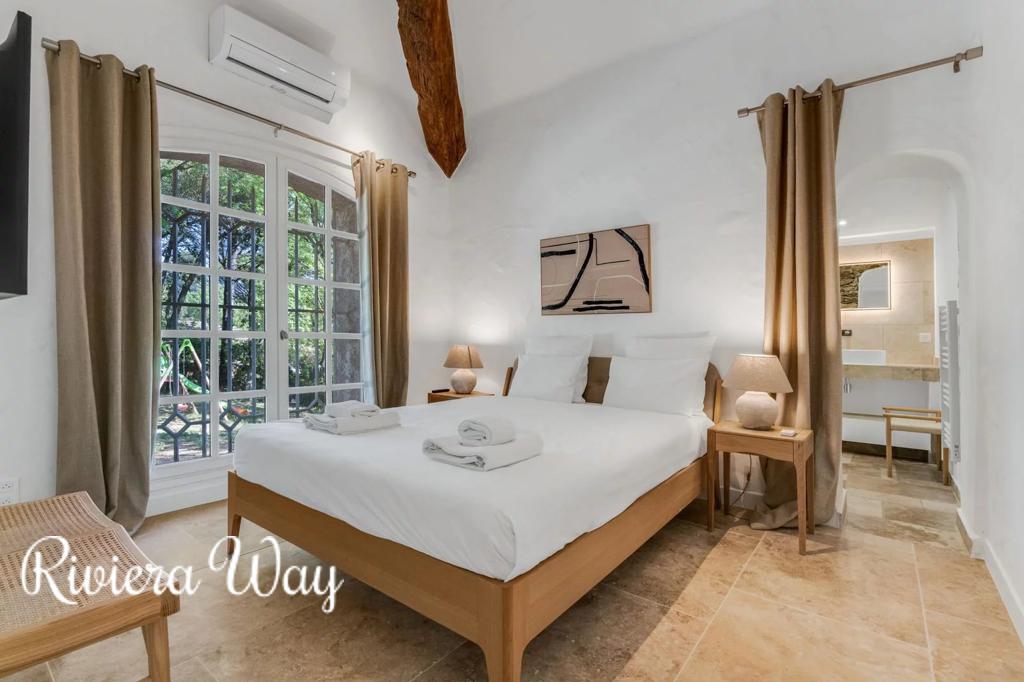6 room villa in Grimaud, photo #8, listing #105868896