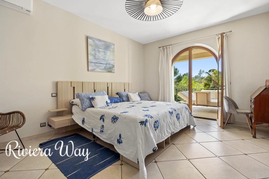 8 room villa in Le Rouret, photo #8, listing #105916902