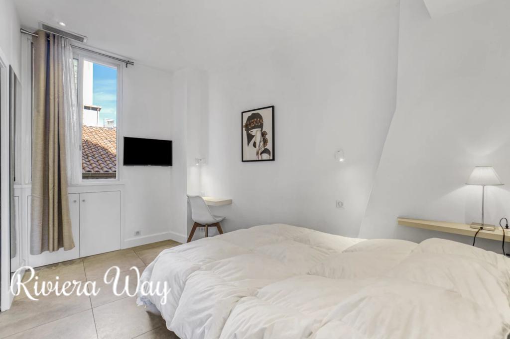 5 room apartment in Mandelieu-la-Napoule, photo #8, listing #99937614