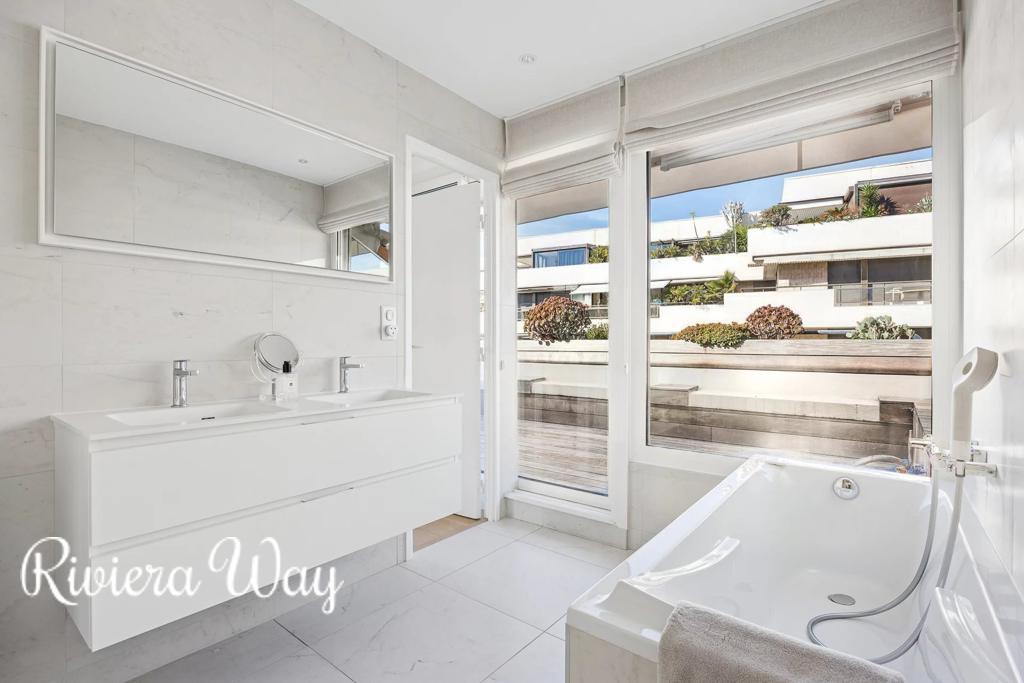 3 room apartment in Cannes, photo #4, listing #104342196