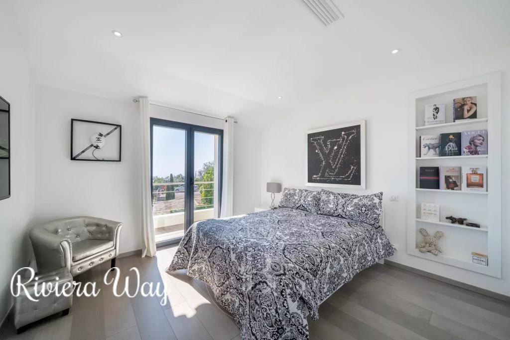 8 room villa in Vallauris, photo #3, listing #88314954