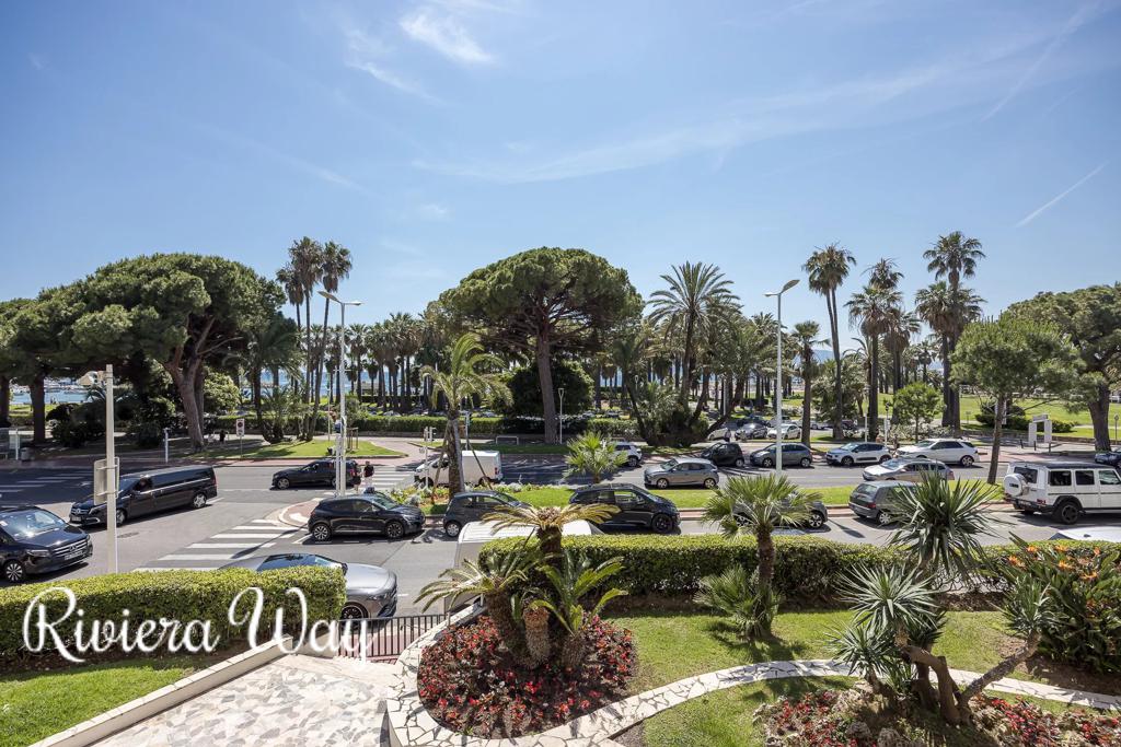 3 room apartment in Cannes, photo #1, listing #103260822