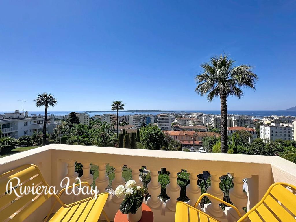 4 room apartment in Cannes, photo #1, listing #106678656