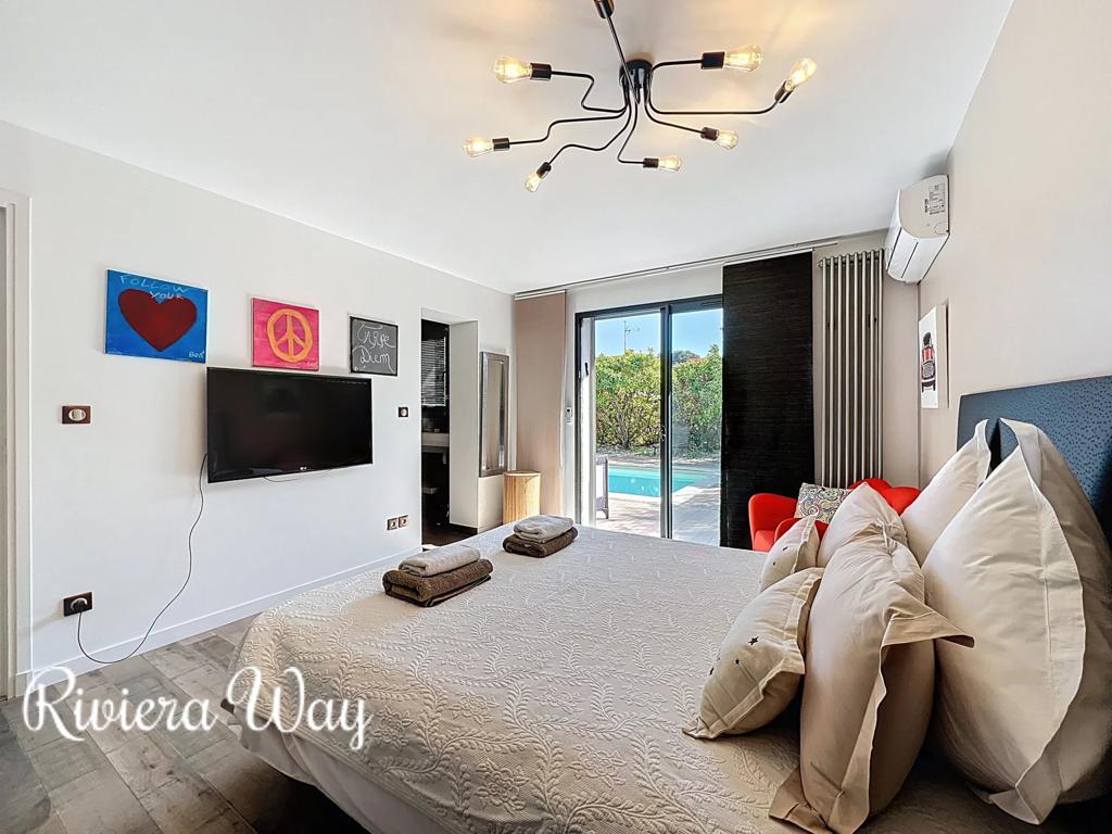 5 room villa in Mougins, photo #1, listing #102944142