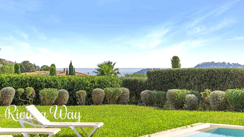 8 room villa in Cavalaire-sur-Mer, photo #3, listing #104236272