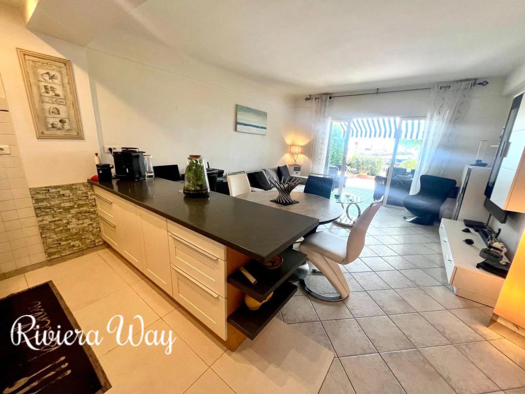2 room apartment in Golf Juan, photo #5, listing #102992820