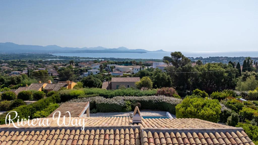 4 room villa in Fréjus, photo #5, listing #104479998