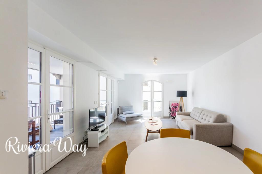 3 room apartment in Saint-Tropez, photo #3, listing #106240260