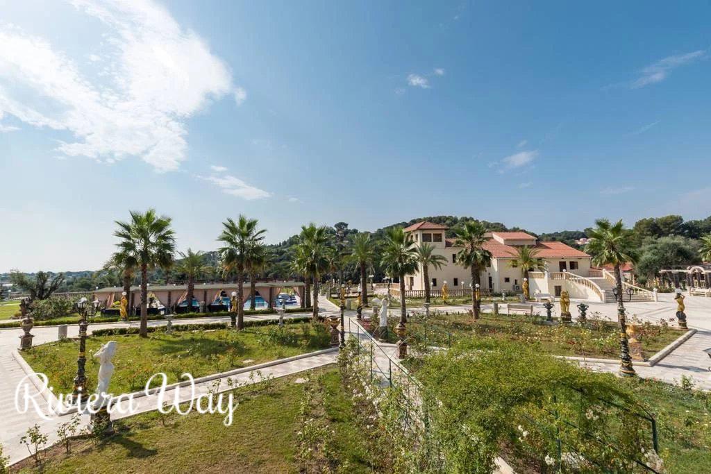 17 room villa in Antibes, photo #1, listing #104095278