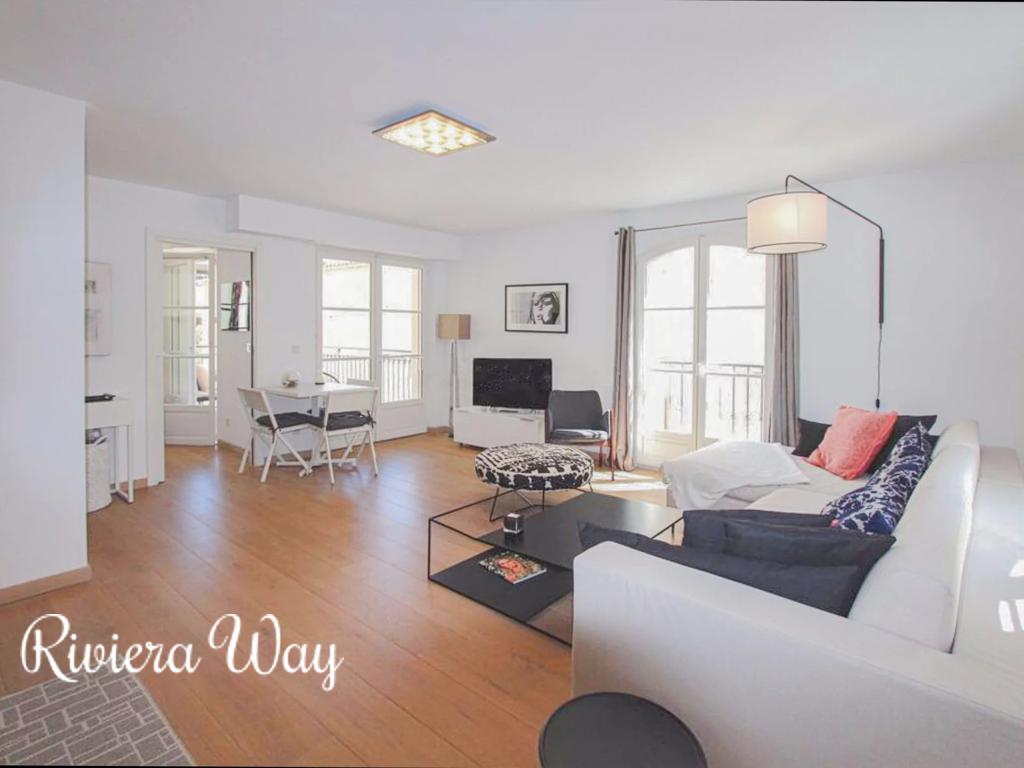 3 room apartment in Saint-Tropez, photo #2, listing #106240302