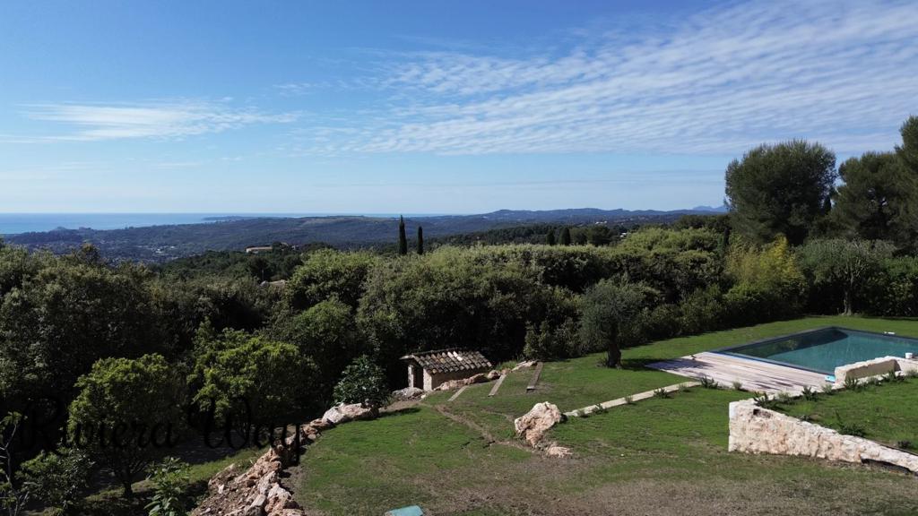 9 room villa in Saint-Paul-de-Vence, photo #2, listing #103085514