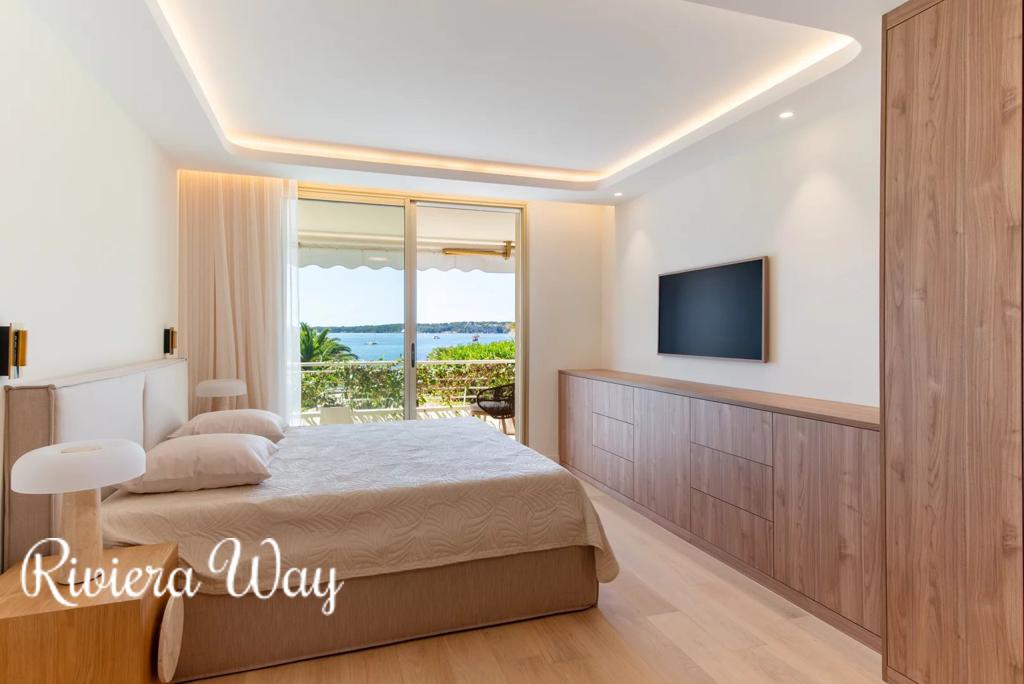 4 room apartment in Cannes, photo #8, listing #105630378