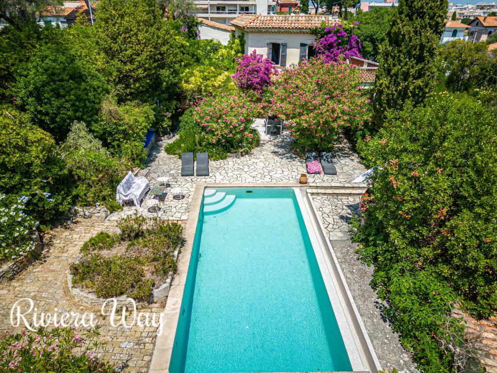 12 room villa in Antibes, photo #1, listing #89886846