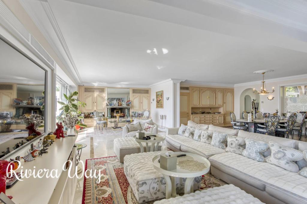 7 room villa in Villefranche-sur-Mer, photo #9, listing #103145028