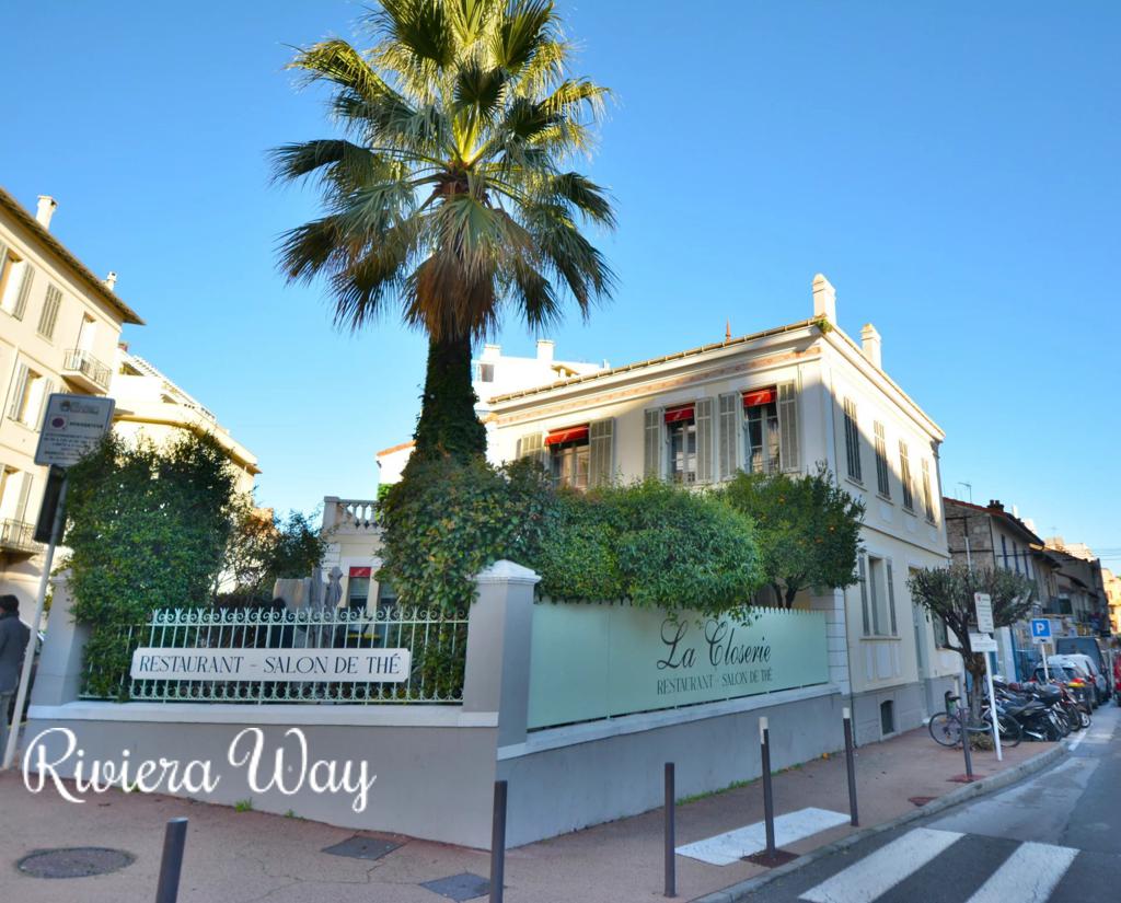 10 room apartment in Antibes, photo #1, listing #105427224