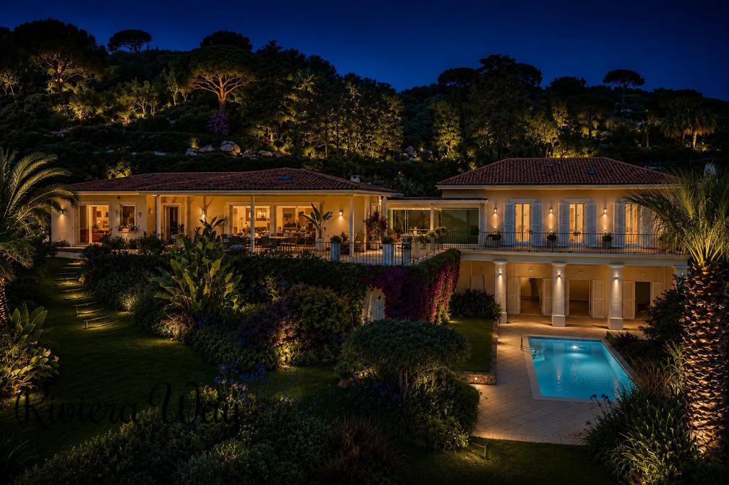 8 room villa in Cannes, photo #9, listing #106529640