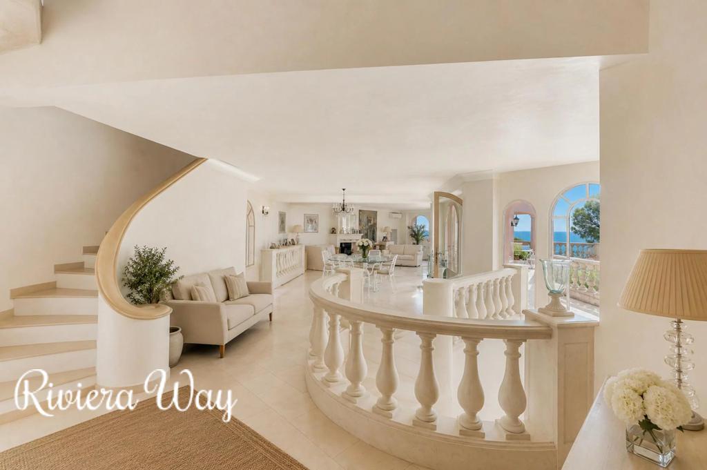 Villa in Sainte-Maxime, photo #8, listing #106650222