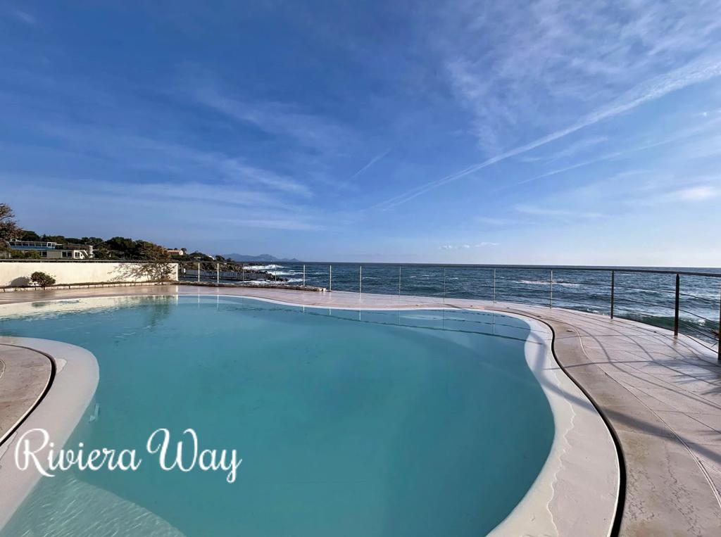 8 room villa in Roquebrune-sur-Argens, photo #6, listing #105374724