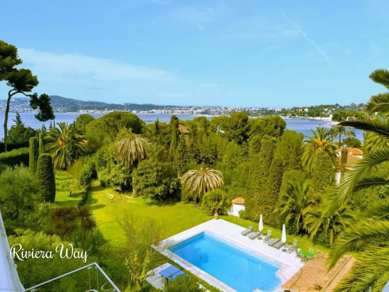 8 room villa in Cap d'Antibes, photo #1, listing #72740220