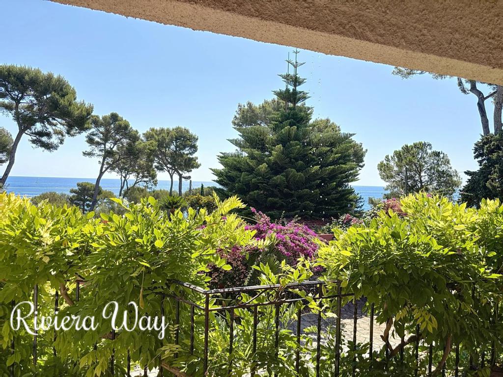 6 room villa in Cap d'Antibes, photo #8, listing #105780822
