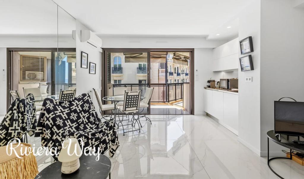 1 room apartment in Cannes, photo #5, listing #106524348