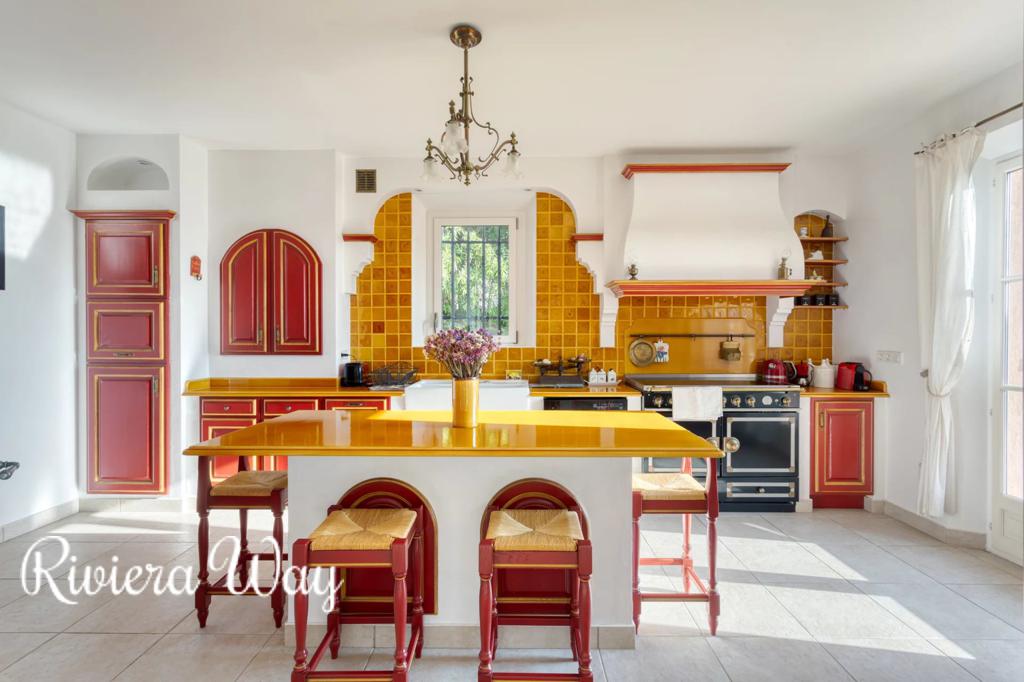 6 room villa in Grimaud, photo #8, listing #97359738