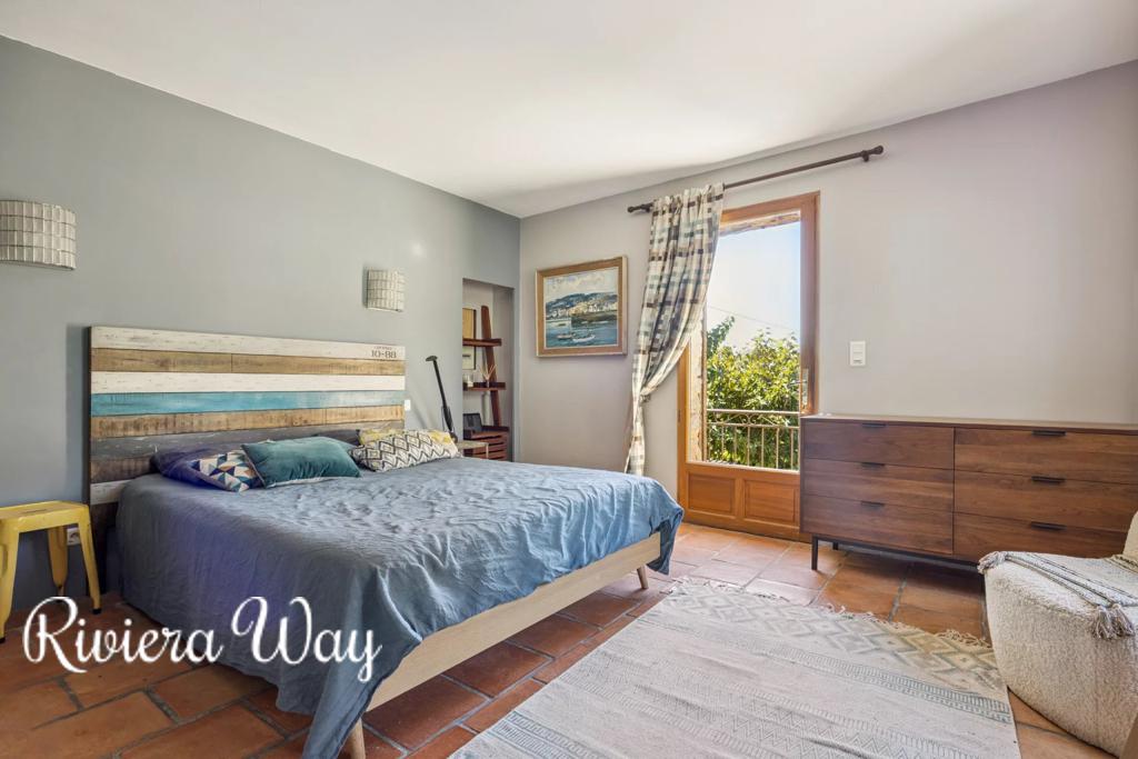 7 room villa in Grasse, photo #3, listing #104177598