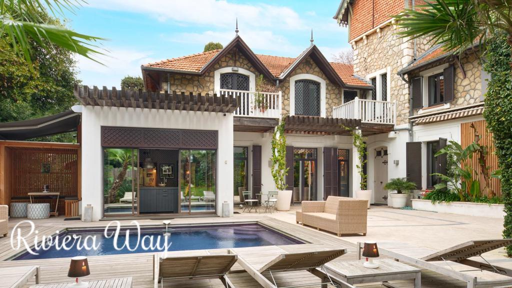 10 room villa in Cannes, photo #4, listing #101592792