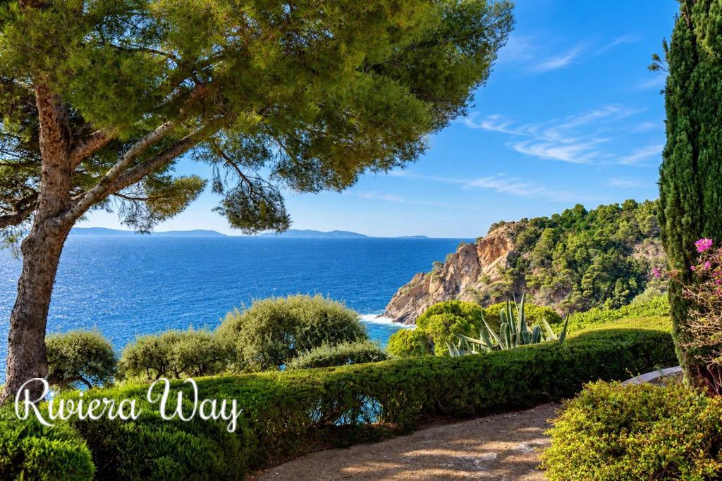 8 room villa in Rayol-Canadel-sur-Mer, photo #3, listing #107202984