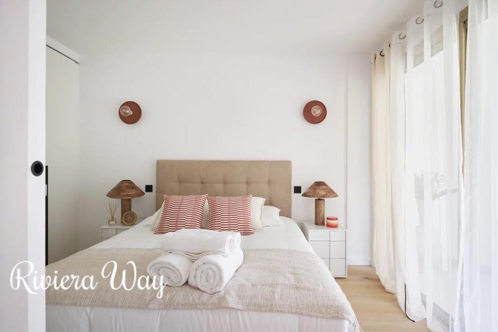 2 room apartment in Cannes, photo #8, listing #106636572